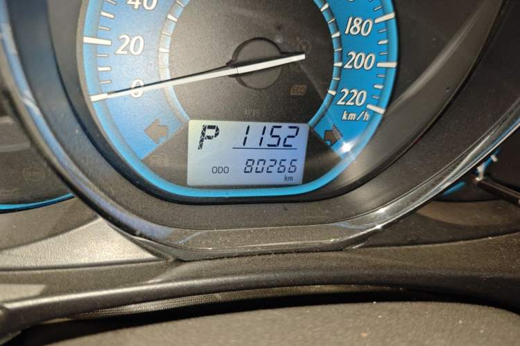 Used Toyota YARiS L Zhi Xuan 2015 1.5E Automatic Charm Edition Odometer Close Up
