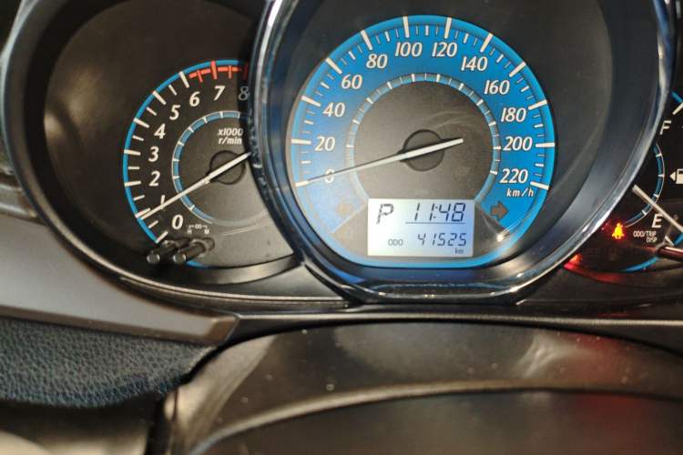 Used Toyota YARiS L Zhi Xuan 2015 1.5E Automatic Charm Edition Odometer Close Up