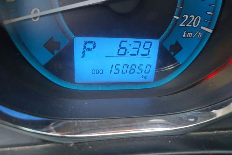 Used Toyota YARiS L Zhi Xuan 2015 1.5E Automatic Charm Edition Odometer Close Up