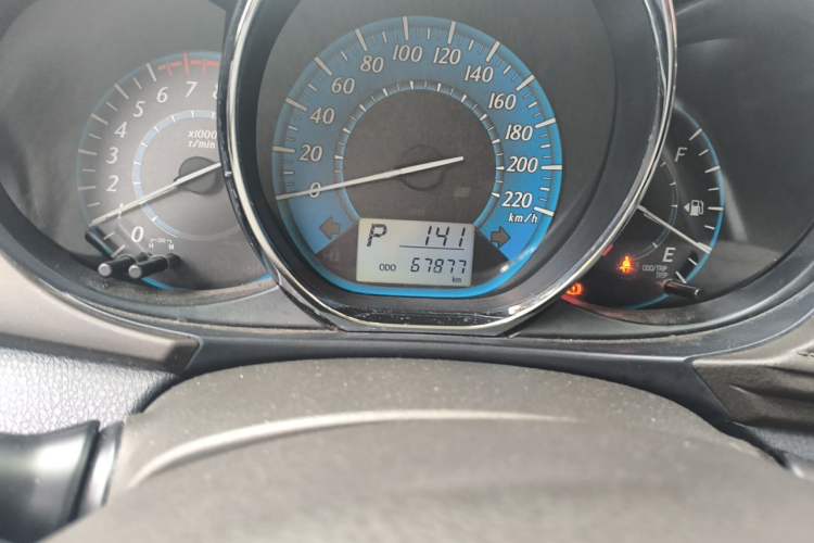 Used Toyota YARiS L Zhi Xuan 2015 1.5E Automatic Charm Edition Odometer Close Up