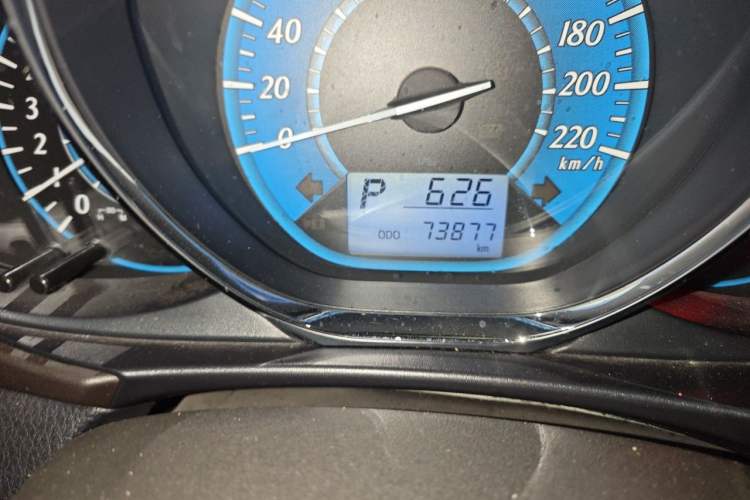 Used Toyota YARiS L Zhi Xuan 2015 1.5E Automatic Charm Edition Odometer Close Up