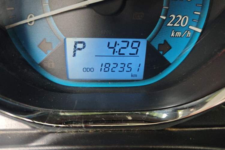 Used Toyota YARiS L Zhi Xuan 2015 1.5E Automatic Charm Edition Odometer Close Up