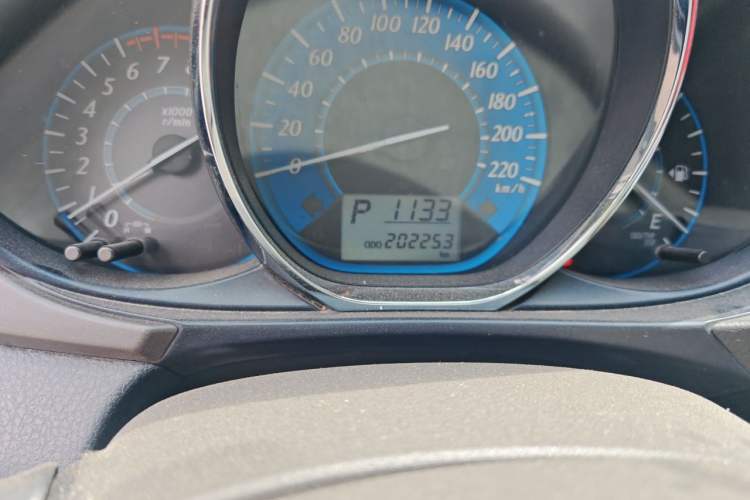 Used Toyota YARiS L Zhi Xuan 2015 1.5E Automatic Charm Edition Odometer Close Up