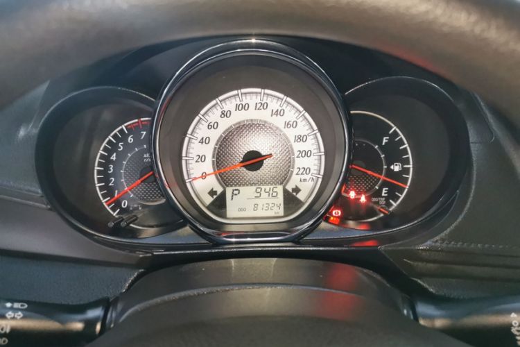 Used Toyota YARiS L Zhi Xuan 2015 1.5G Automatic Xuan Dong Sunroof Special Edition Odometer Close Up