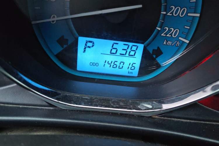 Used Toyota YARiS L Zhi Xuan 2015 1.5E Automatic Charm Edition Odometer Close Up