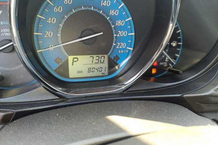 Used Toyota YARiS L Zhi Xuan 2015 1.5E Automatic Charm Edition Odometer Close Up