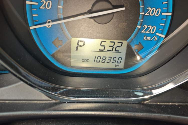 Used Toyota YARiS L Zhi Xuan 2015 1.5E Automatic Charm Edition Odometer Close Up