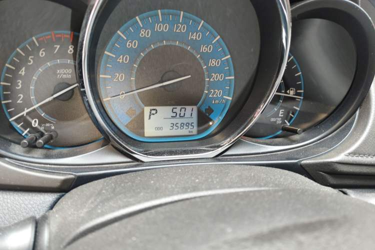 Used Toyota YARiS L Zhi Xuan 2015 1.5E Automatic Charm Edition Odometer Close Up