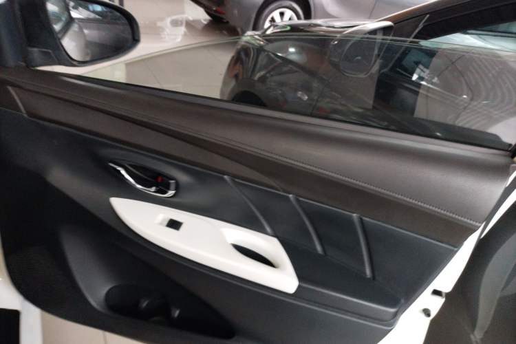 Used Toyota YARiS L Zhi Xuan 2015 1.5G Automatic Xuan Dong Sunroof Special Edition Right Front Door Interior