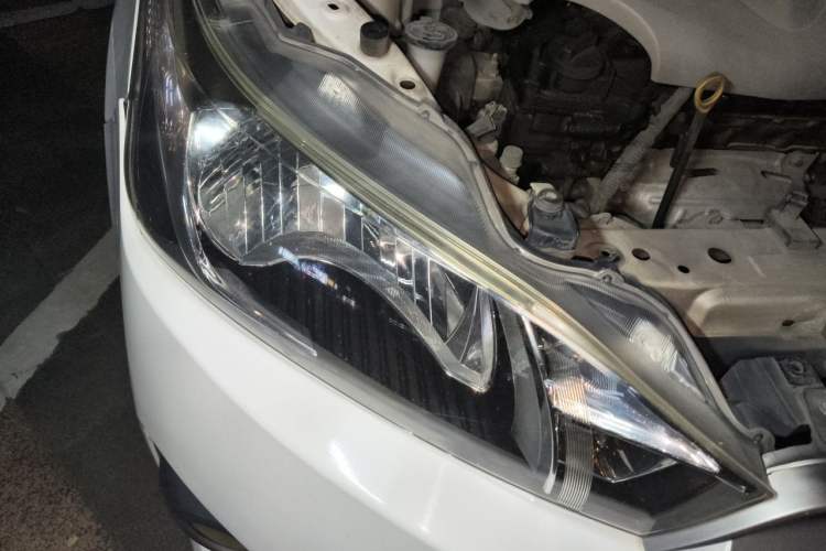 Used Toyota YARiS L Zhi Xuan 2015 1.5E Automatic Charm Edition Right Front Headlight