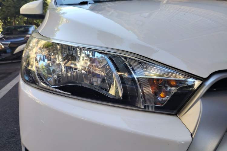 Used Toyota YARiS L Zhi Xuan 2015 1.5E Automatic Charm Edition Right Front Headlight