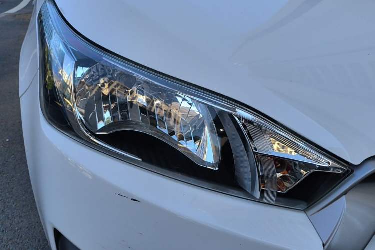Used Toyota YARiS L Zhi Xuan 2015 1.5E Automatic Charm Edition Right Front Headlight