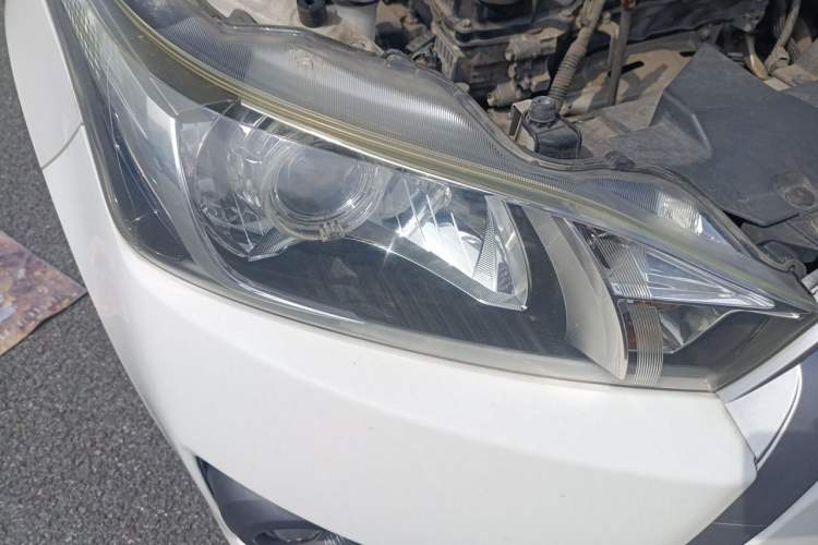 Used Toyota YARiS L Zhi Xuan 2015 1.5E Automatic Charm Edition Right Front Headlight