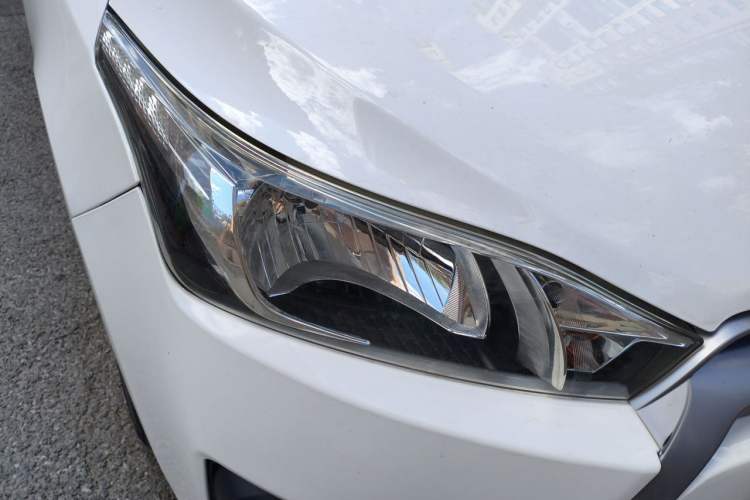 Used Toyota YARiS L Zhi Xuan 2015 1.5E Automatic Charm Edition Right Front Headlight