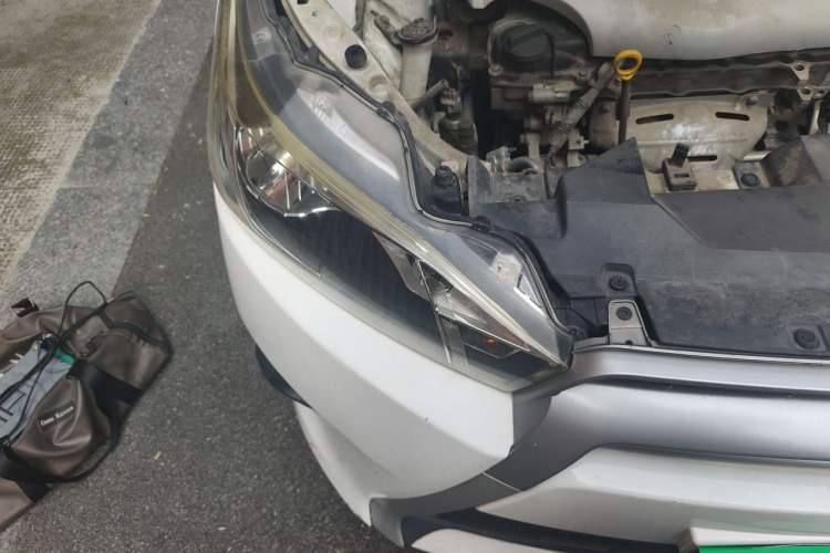 Used Toyota YARiS L Zhi Xuan 2015 1.5E Automatic Charm Edition Right Front Headlight