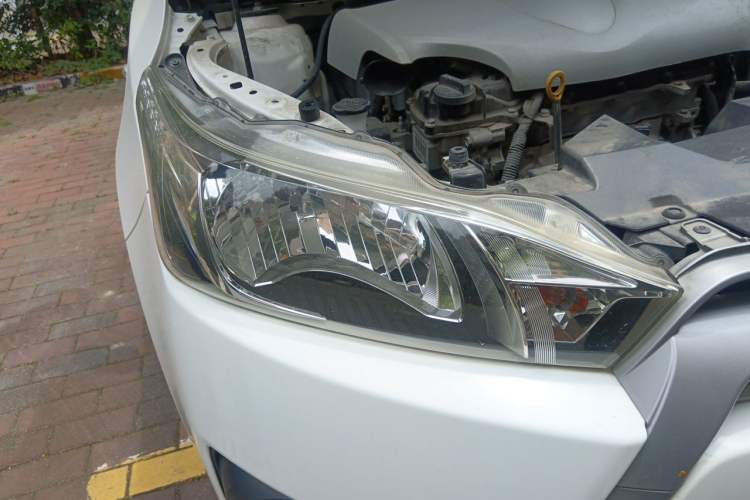 Used Toyota YARiS L Zhi Xuan 2015 1.5E Automatic Charm Edition Right Front Headlight
