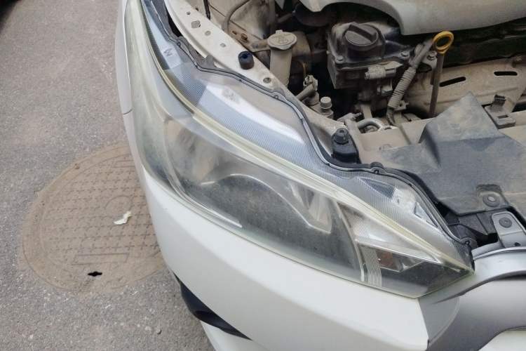 Used Toyota YARiS L Zhi Xuan 2015 1.5E Automatic Charm Edition Right Front Headlight