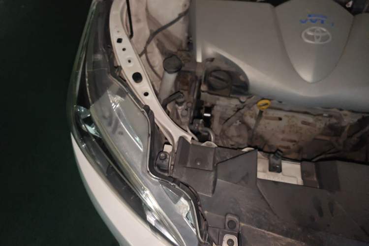 Used Toyota YARiS L Zhi Xuan 2015 1.5E Automatic Charm Edition Right Front Headlight