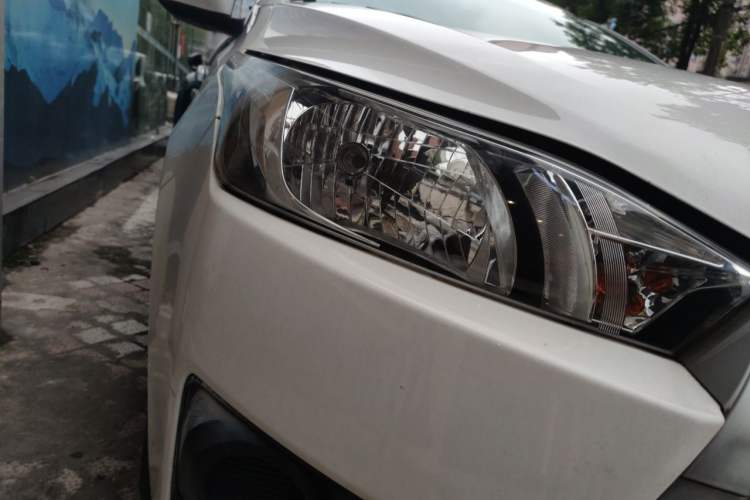 Used Toyota YARiS L Zhi Xuan 2015 1.5E Automatic Charm Edition Right Front Headlight