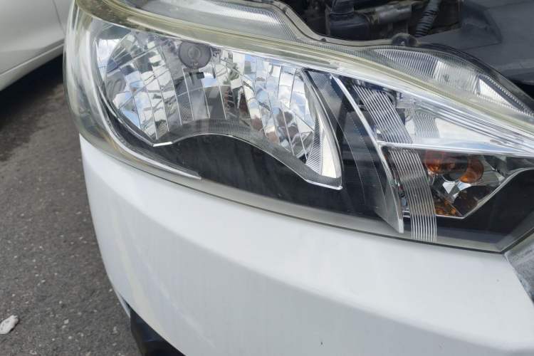Used Toyota YARiS L Zhi Xuan 2015 1.5E Automatic Charm Edition Right Front Headlight