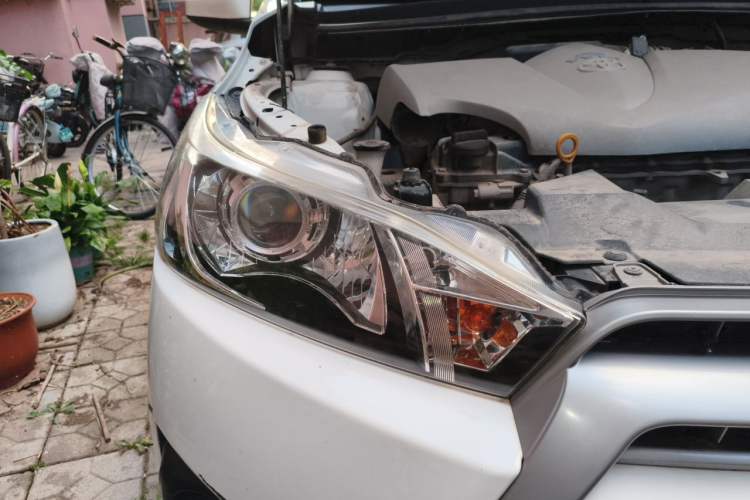 Used Toyota YARiS L Zhi Xuan 2015 1.5E Automatic Charm Edition Right Front Headlight