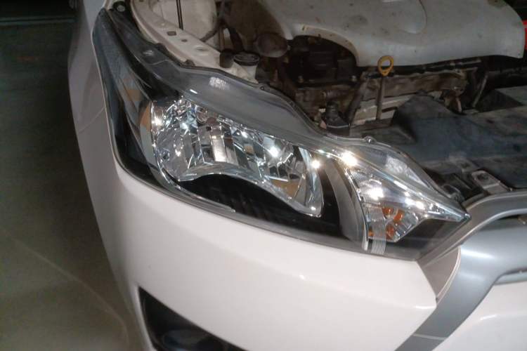 Used Toyota YARiS L Zhi Xuan 2015 1.5E Automatic Charm Edition Right Front Headlight