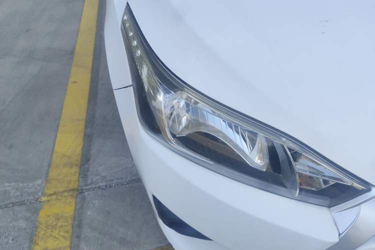Used Toyota YARiS L Zhi Xuan 2015 1.5E Automatic Charm Edition Right Front Headlight