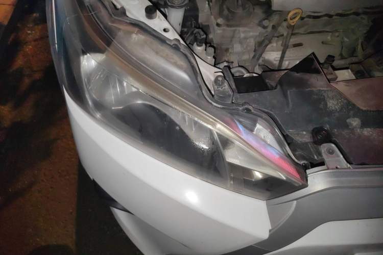 Used Toyota YARiS L Zhi Xuan 2015 1.5E Automatic Charm Edition Right Front Headlight