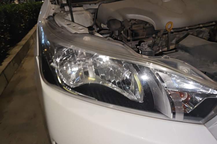 Used Toyota YARiS L Zhi Xuan 2015 1.5E Automatic Charm Edition Right Front Headlight