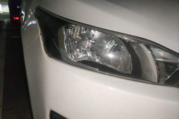 Used Toyota YARiS L Zhi Xuan 2015 1.5E Automatic Charm Edition Right Front Headlight