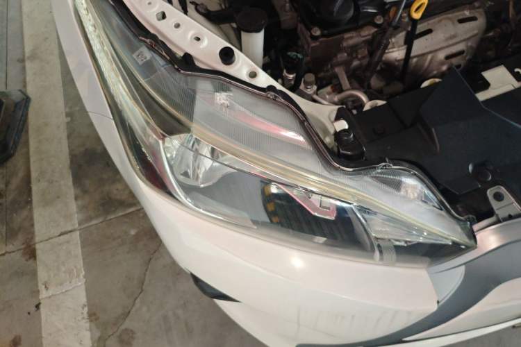 Used Toyota YARiS L Zhi Xuan 2015 1.5E Automatic Charm Edition Right Front Headlight