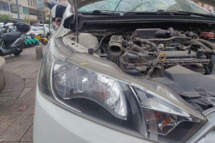 Used Toyota YARiS L Zhi Xuan 2015 1.5E Automatic Charm Edition Right Front Headlight