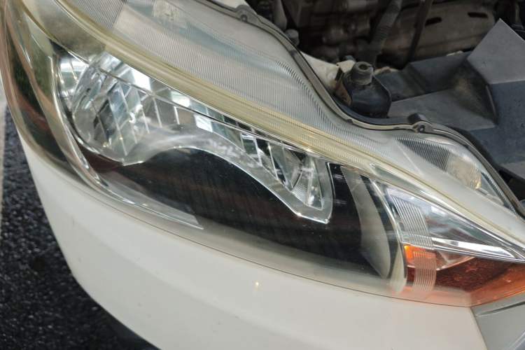 Used Toyota YARiS L Zhi Xuan 2015 1.5E Automatic Charm Edition Right Front Headlight