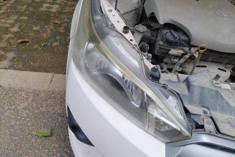 Used Toyota YARiS L Zhi Xuan 2015 1.5E Automatic Charm Edition Right Front Headlight