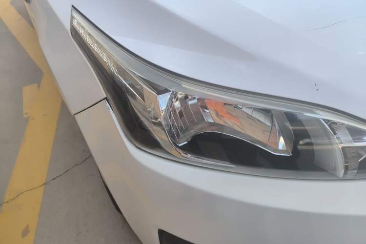 Used Toyota YARiS L Zhi Xuan 2015 1.5E Automatic Charm Edition Right Front Headlight