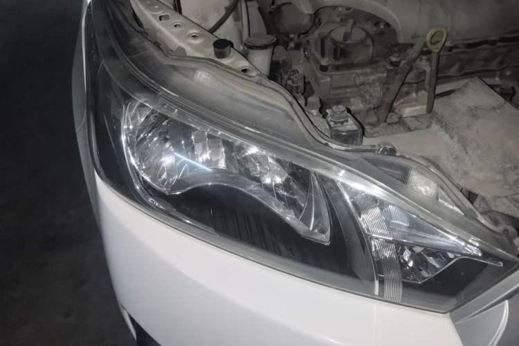 Used Toyota YARiS L Zhi Xuan 2015 1.5E Automatic Charm Edition Right Front Headlight
