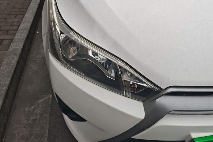 Used Toyota YARiS L Zhi Xuan 2015 1.5E Automatic Charm Edition Right Front Headlight