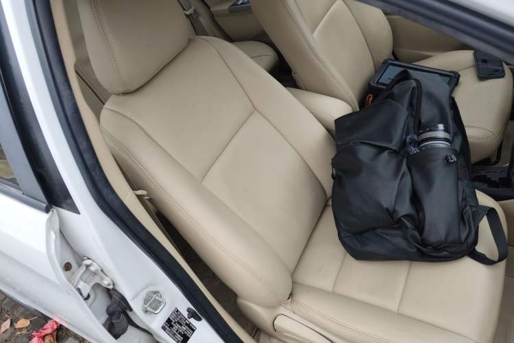 Used Toyota YARiS L Zhi Xuan 2015 1.5E Automatic Charm Edition Right Front Seat