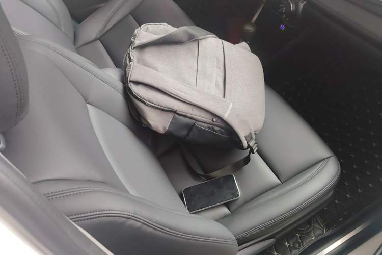 Used Toyota YARiS L Zhi Xuan 2015 1.5E Automatic Charm Edition Right Front Seat