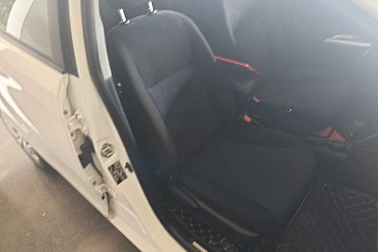 Used Toyota YARiS L Zhi Xuan 2015 1.5E Automatic Charm Edition Right Front Seat