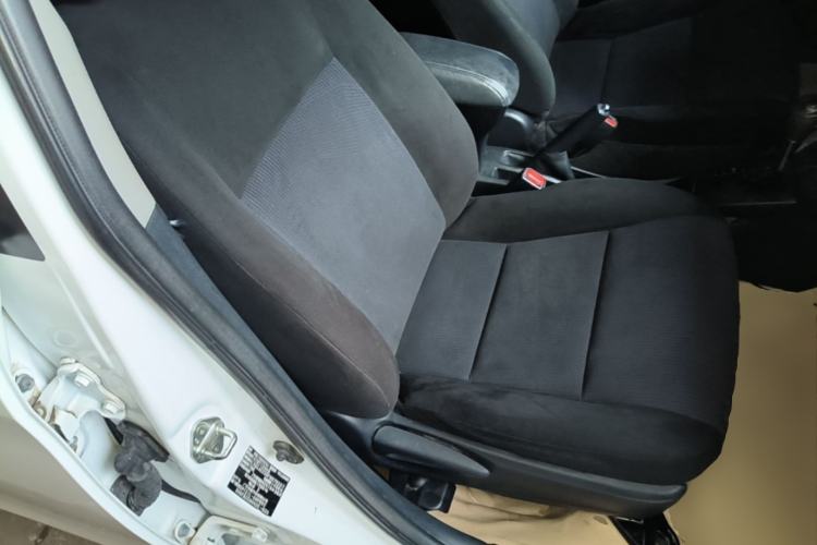 Used Toyota YARiS L Zhi Xuan 2015 1.5E Automatic Charm Edition Right Front Seat