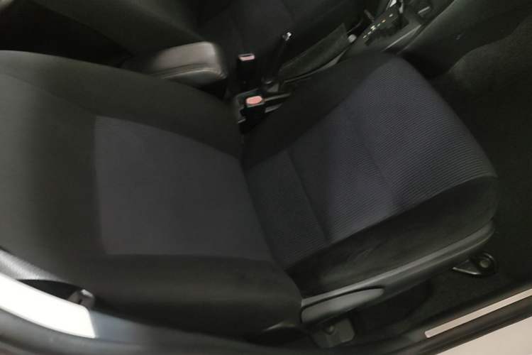 Used Toyota YARiS L Zhi Xuan 2015 1.5E Automatic Charm Edition Right Front Seat