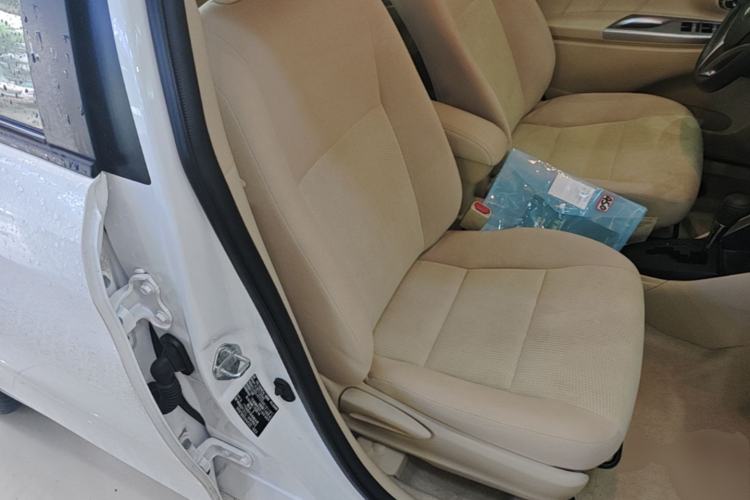 Used Toyota YARiS L Zhi Xuan 2015 1.5E Automatic Charm Edition Right Front Seat
