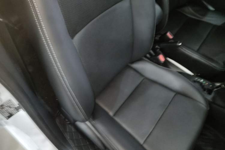 Used Toyota YARiS L Zhi Xuan 2015 1.5E Automatic Charm Edition Right Front Seat