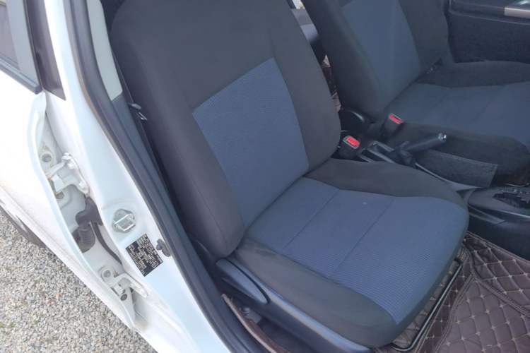 Used Toyota YARiS L Zhi Xuan 2015 1.5E Automatic Charm Edition Right Front Seat