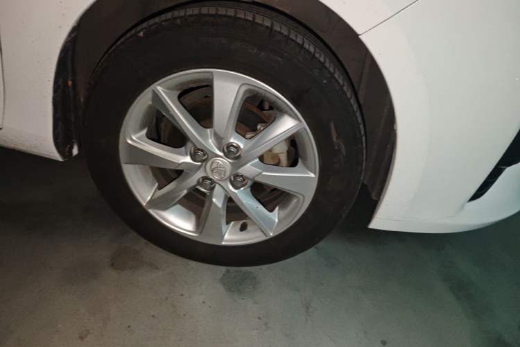 Used Toyota YARiS L Zhi Xuan 2015 1.5G Automatic Xuan Dong Sunroof Special Edition Right Front Wheel Hub