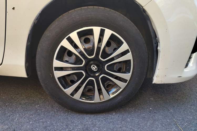Used Toyota YARiS L Zhi Xuan 2015 1.5E Automatic Charm Edition Right Front Wheel Hub