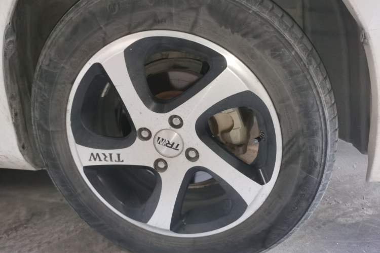 Used Toyota YARiS L Zhi Xuan 2015 1.5E Automatic Charm Edition Right Front Wheel Hub