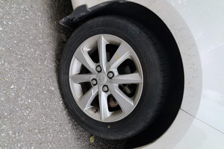 Used Toyota YARiS L Zhi Xuan 2015 1.5G Automatic Xuan Dong Sunroof Special Edition Right Front Wheel Hub