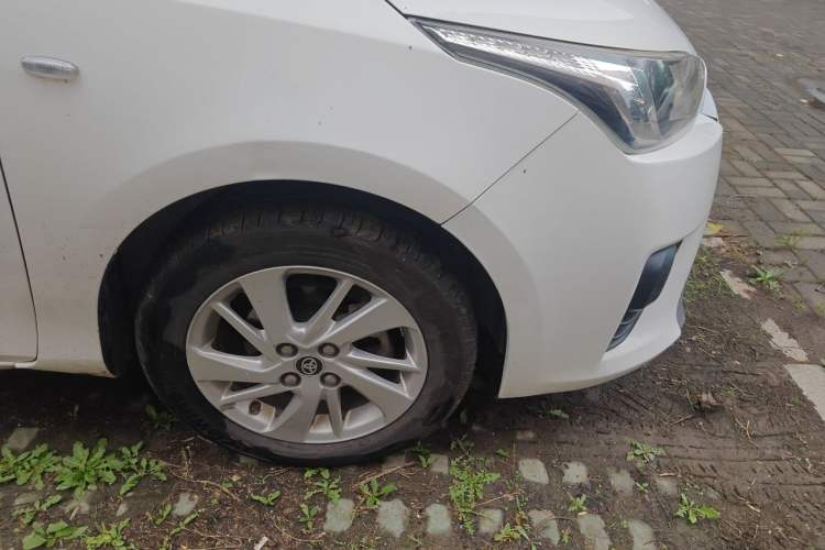 Used Toyota YARiS L Zhi Xuan 2015 1.5E Automatic Charm Edition Right Front Wheel Hub